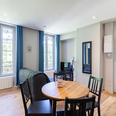 Ruby Apartment *